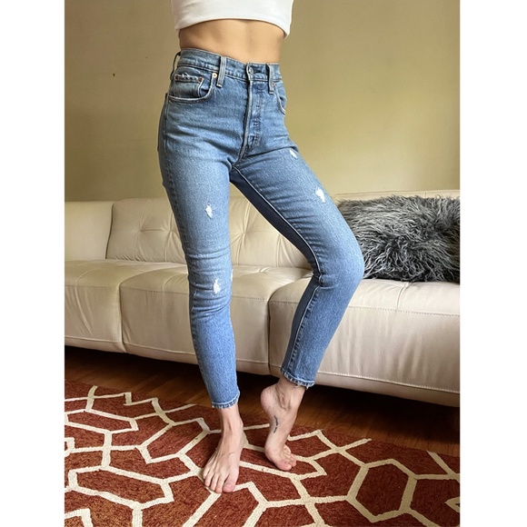 Levi’s Jeans 501 Skinny - Medium Wash - Size 28 - Picture 2 of 4